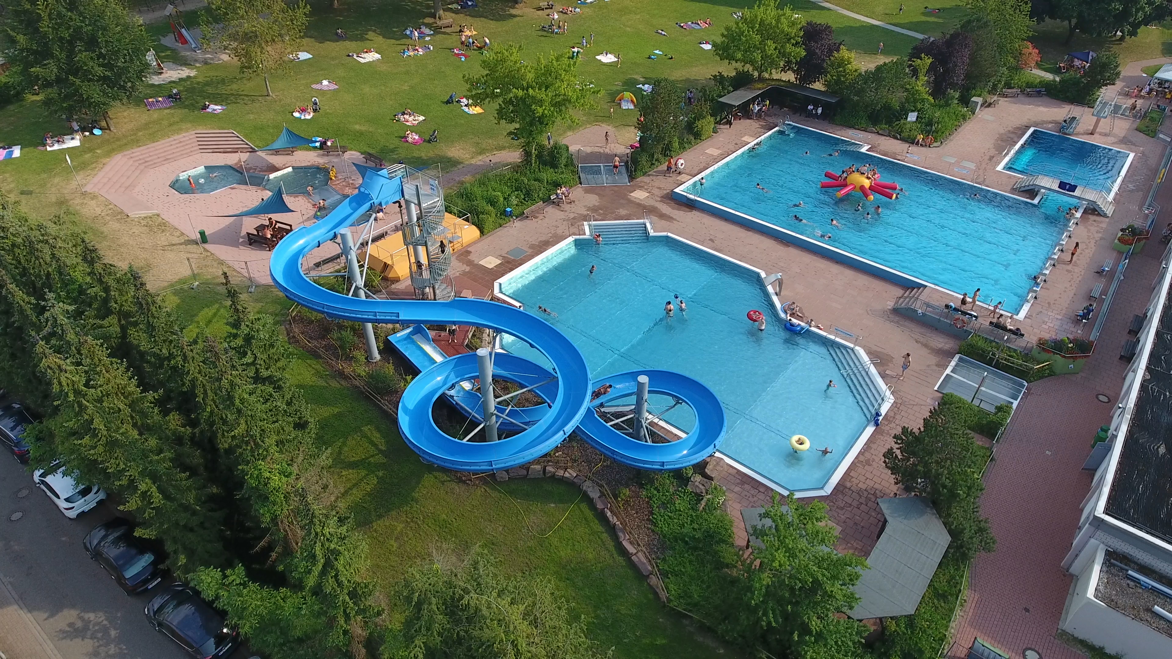 Freibad Karlsbad von oben