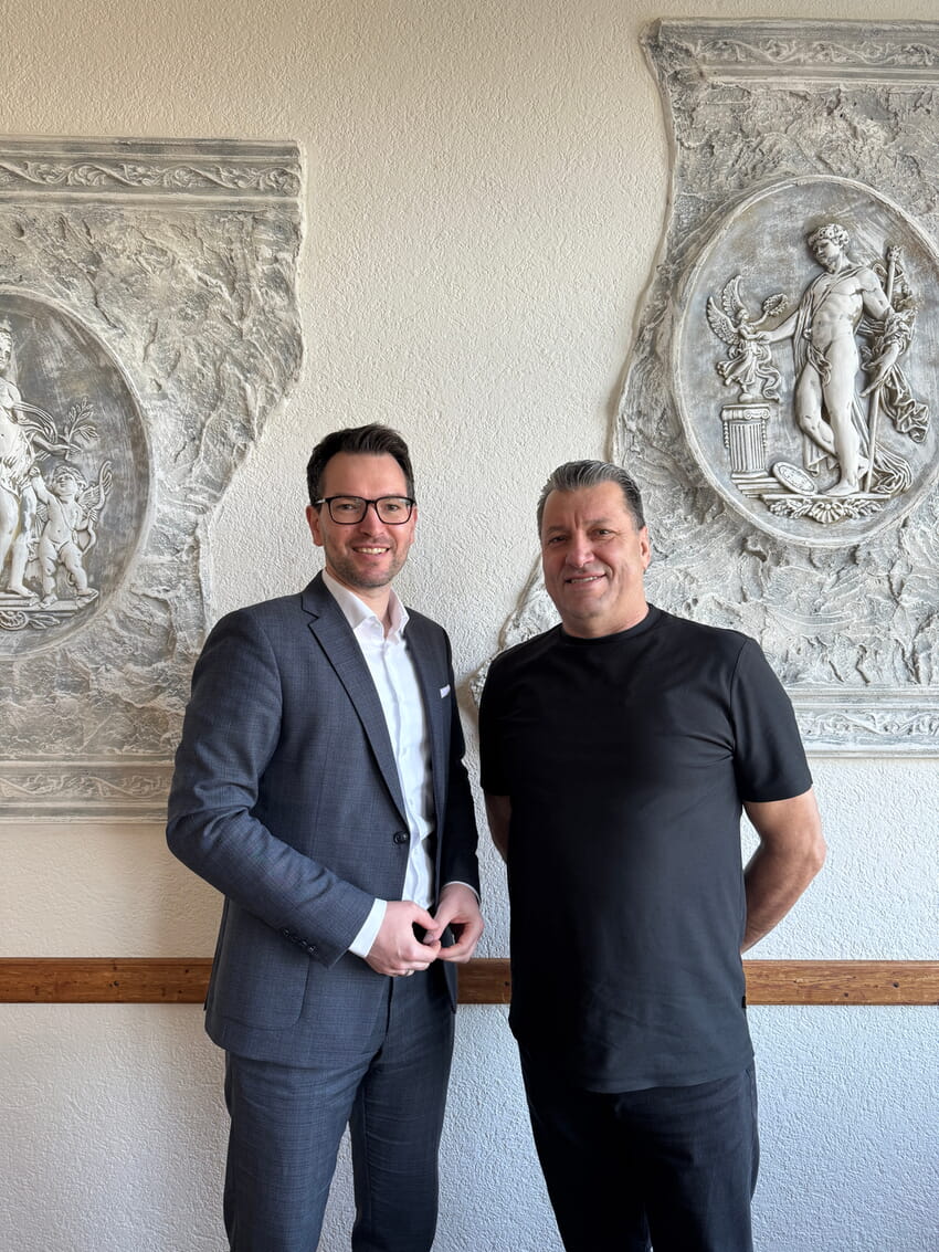 Bürgermeister Björn Kornmüller und Sotirios Noulas Foto: Gemeinde Karlsbad
