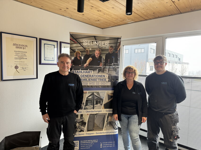 (v.l.n.r.) Stephen Selinger, Sandra Selinger, Fabian Selinger | Foto: Gemeinde Karlsbad