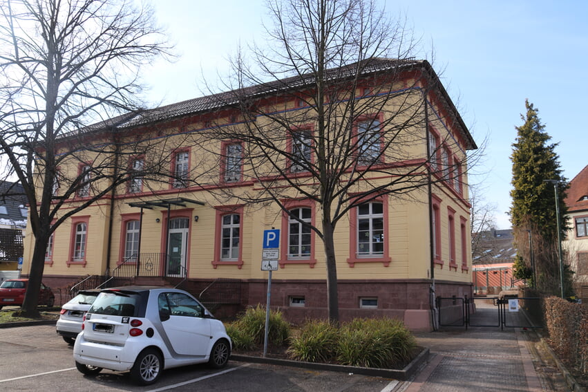 Blick auf ein Gebäude der Grundschule Langensteinbach. Für die Schulkindbetreuung in Karlsbad gibt es eine neue Benutzungsordnung. Foto: Gemeinde Karlsbad