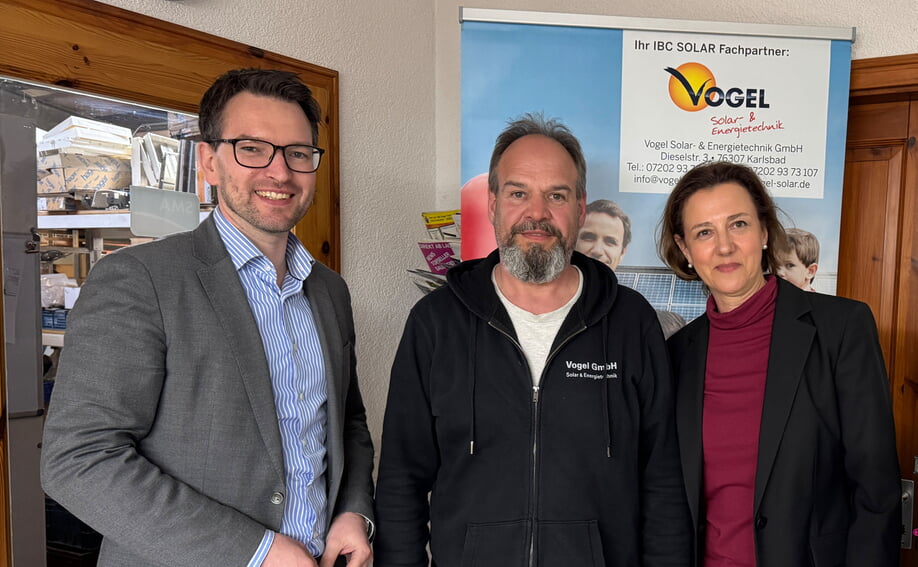 (v.l.n.r ) Bürgermeister Björn Kornmüller, Michael Vogel, Evelyn Konstandin | Foto: Gemeinde Karlsbad
