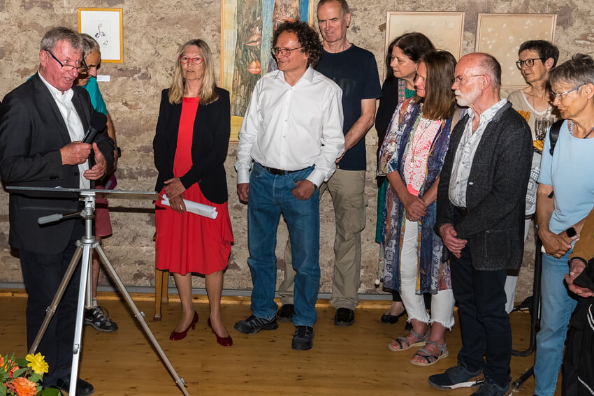 Peter Weiland hält die Laudatio