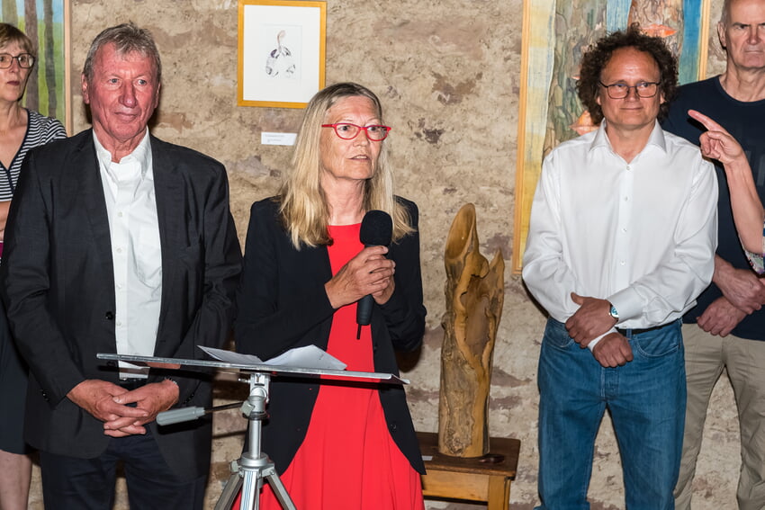 Frau Deuter dankt Herrn Weiland für seine Laudatio