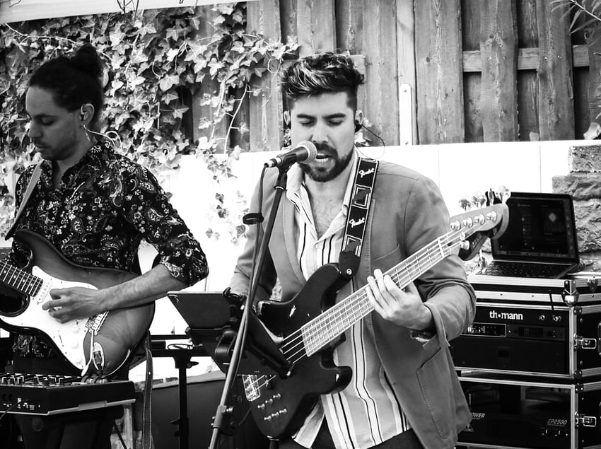 Bandleader Cristiano Matos (re.) und Bruno Frey Nascimento