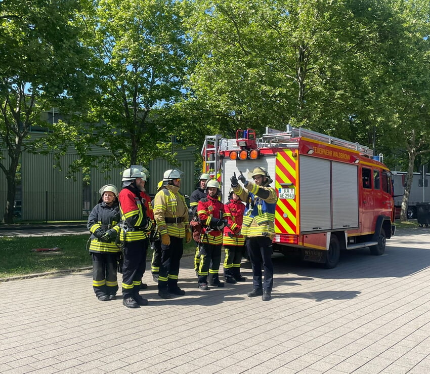 Die sogenannte Truppmannausbildung bildet eine Grundlage für den aktiven Einsatzdienst und ist speziell für Quereinsteiger konzipiert.
