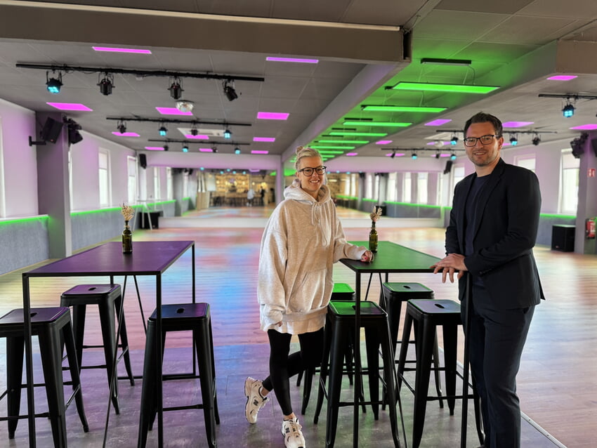 Angelique Stoffer mit Bürgermeister Björn Kornmüller | Foto: Gemeinde Karlsbad