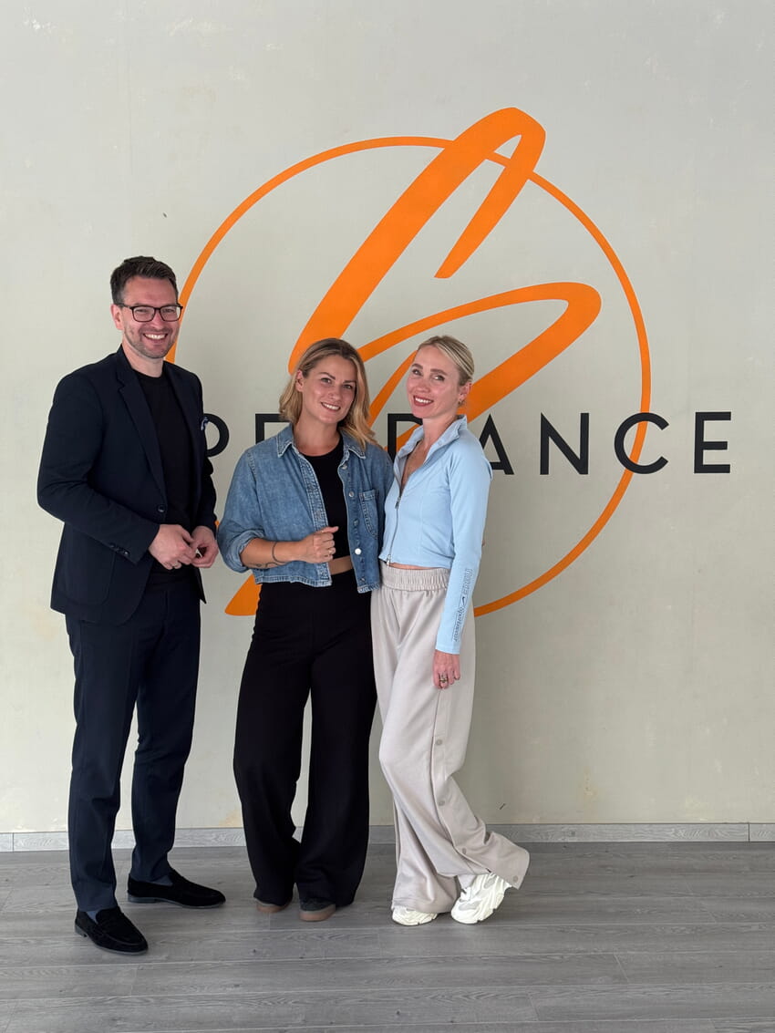 Björn Kornmüller mit Natalie Rauland und Angelina Schuler | Foto: Gemeinde Karlsbad