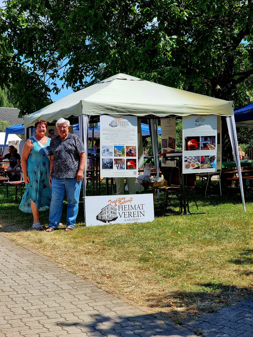 Der Infostand des Heimatvereins im Schulhof!