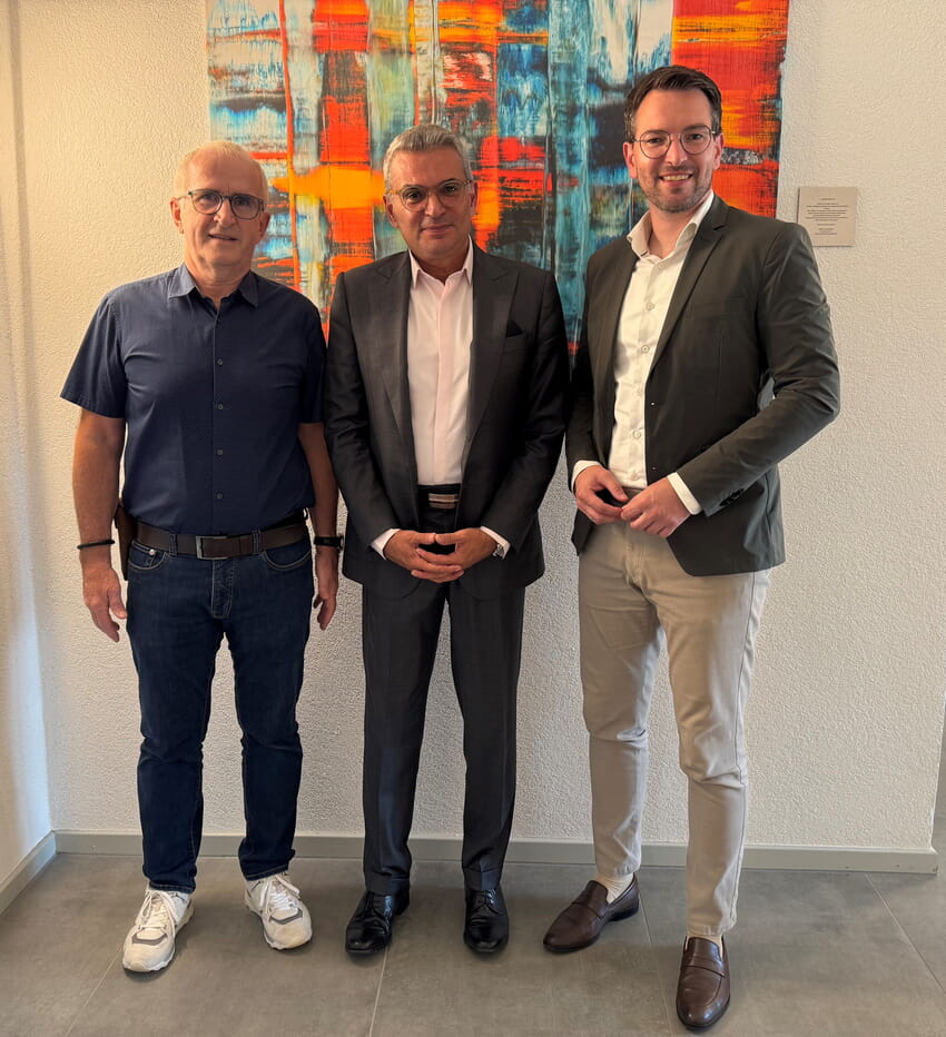 V.l. Hartmut Braun (Ärztehaus Ittersbach), Dr. Nicholas Keschtkar und Bürgermeister Björn Kornmüller. Foto: Gemeinde Karlsbad