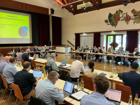 In der Festhalle in Stutensee-Blankenloch fand die jüngste Bürgermeisterversammlung statt.