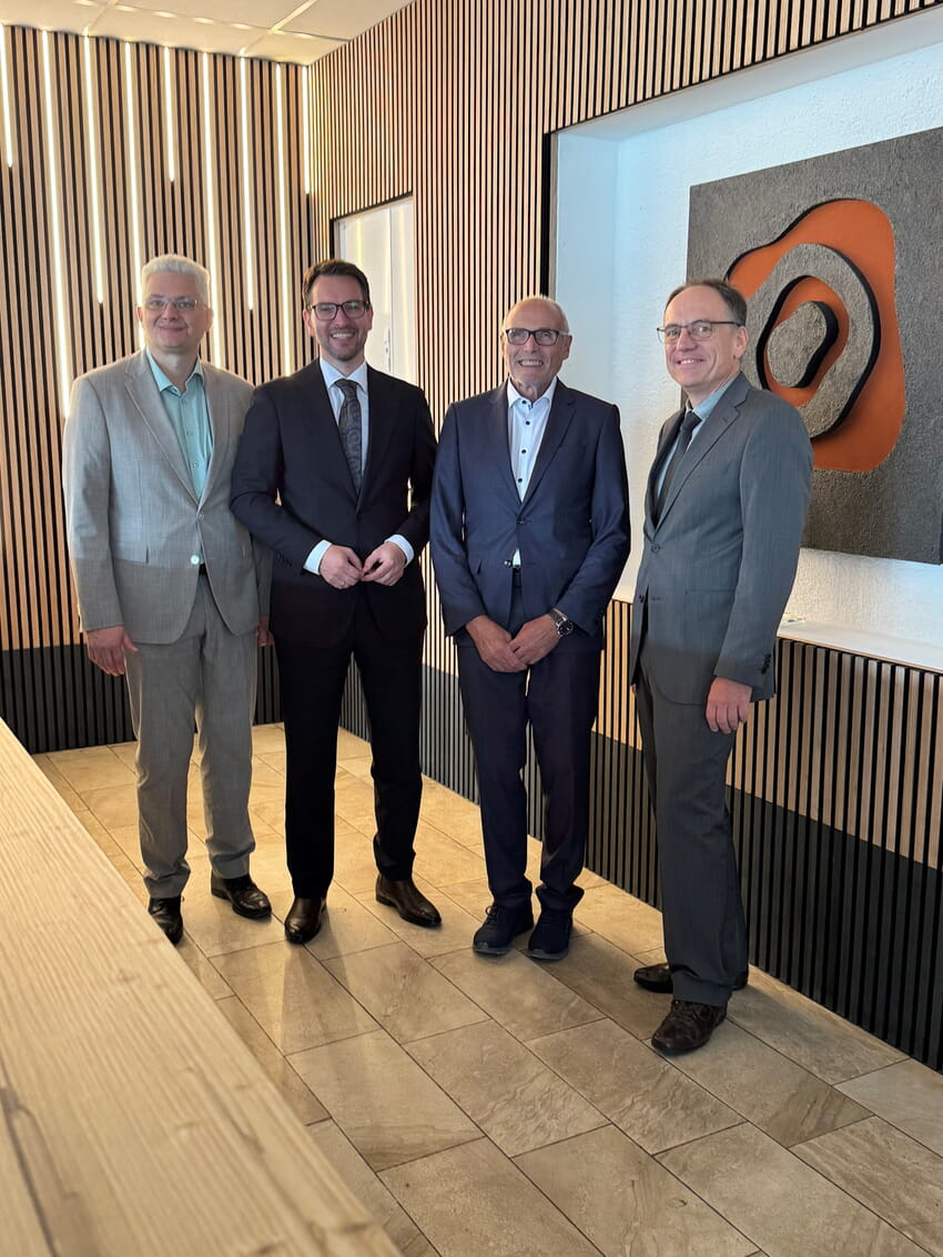 V.l. Landkreis-Dezernent Finanzen & Beteiligungen Ragnar Watteroth, Bürgermeister Björn Kornmüller, Helmut Piston - Unternehmer und Mehrheitsgesellschafter des Investors, Erster Landesbeamter Knut Bühler