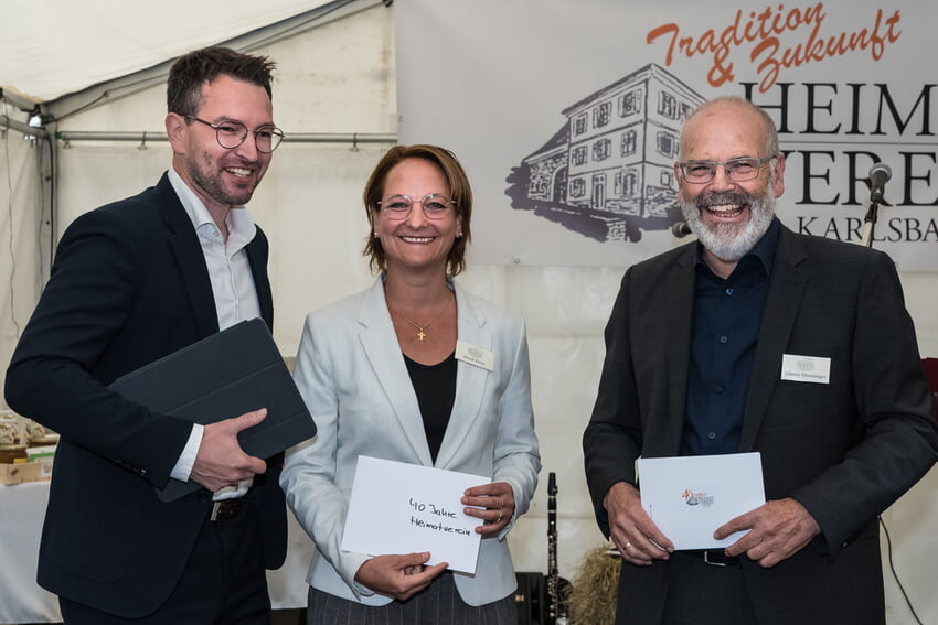 Bürgermeister Björn Kornmüller mit den beiden Vorständen Heidi Ochs und Günter Denninger