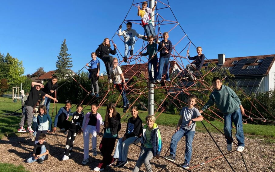 Die Lerngruppe 5b auf dem beliebten Spinnennetz