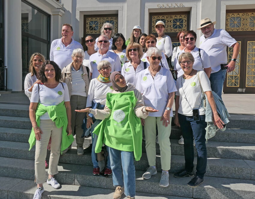 Das schenkzeit-Team vor dem Casino in Baden-Baden