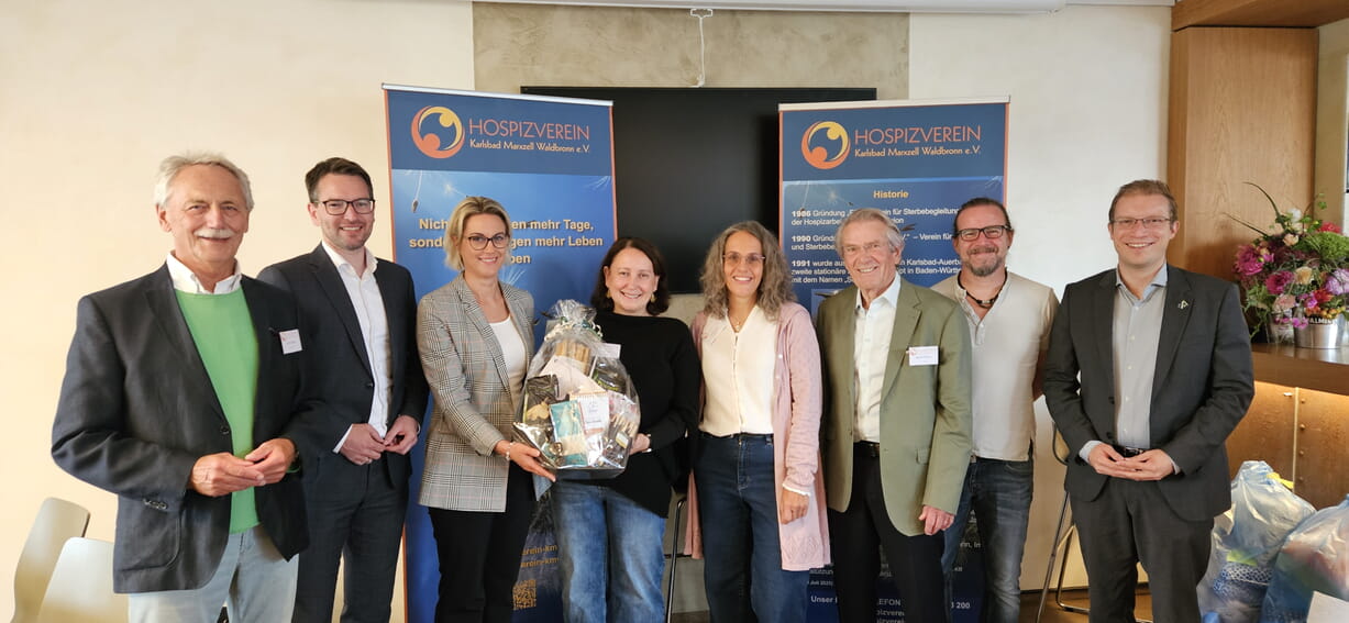 von rechts: Bürgermeister Christian Stalf (Waldbronn), VST H.Csernalabics und H.Ambiel, Koordinatorin Fr.Rull und Fr.Bauer, Bürgermeisterin Sabrina Eisele (Marxzell), Bürgermeister Björn Kornmüller, VST H.Gerlitzki