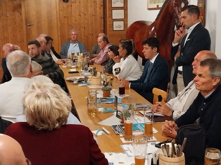 Nicolas Zippelius bei seinen Ausführungen im "Rössle"