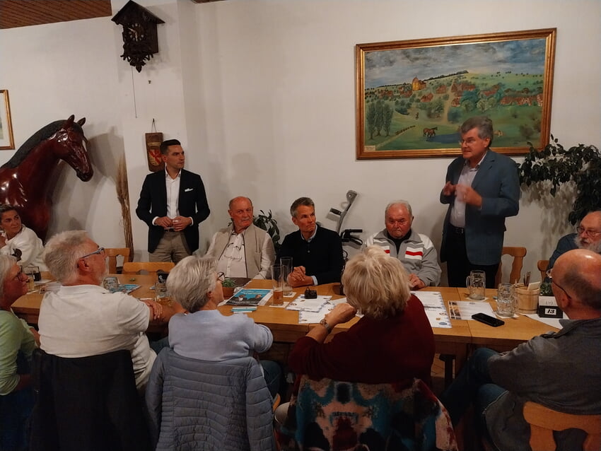 Engagierte Diskussionsteilnehmer