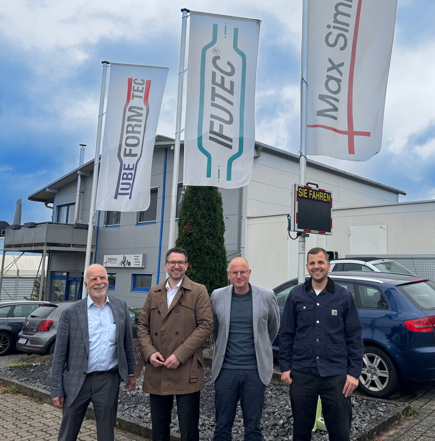 (v.l.n.r) Firmengründer Prof. Eberhard Rauschnabel, Bürgermeister Björn Kornmüller, Wirtschaftsförderer Tobias Brehm sowie Geschäftsführer Felix Rauschnabel
