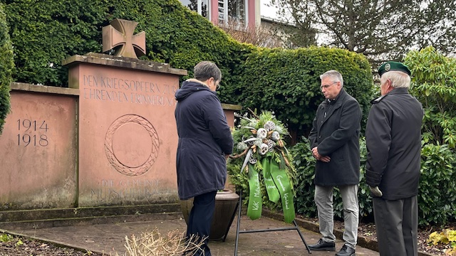 Kranzniederlegung, Foto: Rose Wildenmann