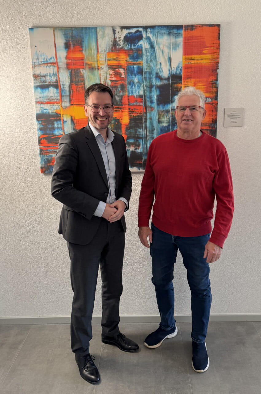 Bürgermeister Björn Kornmüller hat Eduard Keßler zum neuen Seniorenbeirat ernannt. Foto: Gemeinde Karlsbad