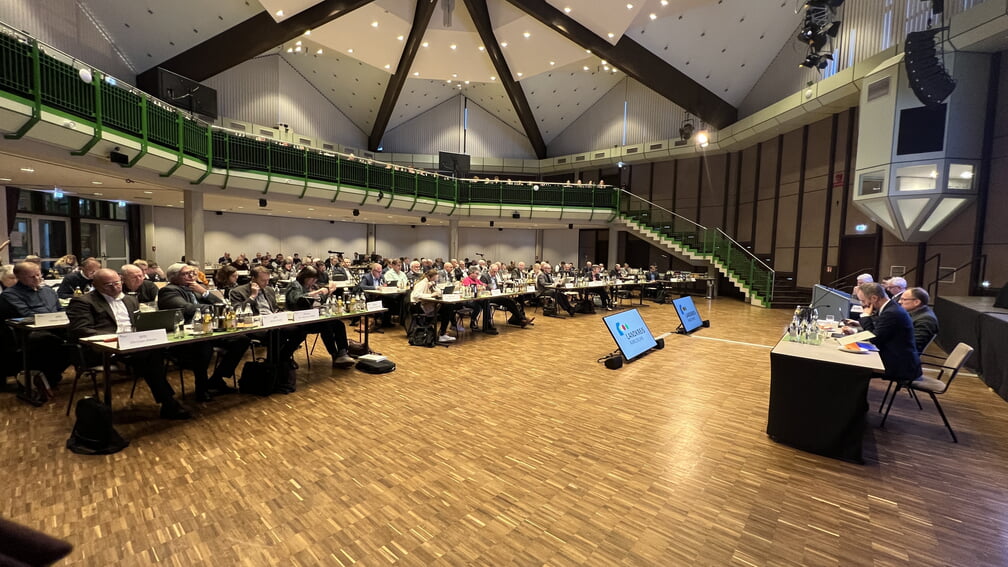 In der Kreistagssitzung standen gleich mehrere Entscheidungen zum ÖPNV auf der Tagesordnung. Ausbleibende finanzielle Landesmittel gefährden die Zukunft vieler Angebote