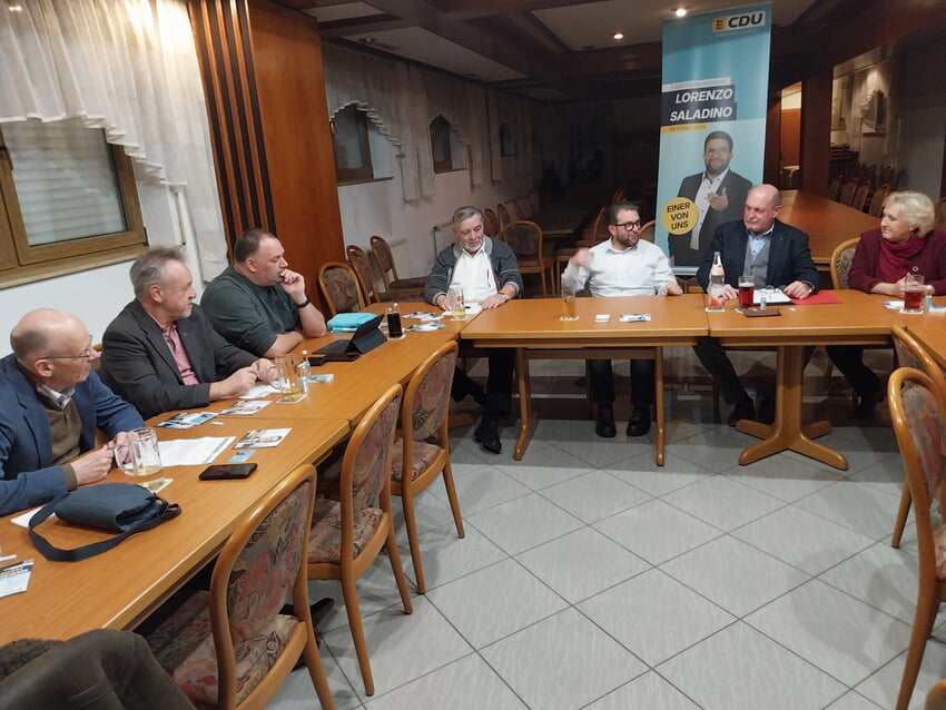 Lorenzo Saladino stellt sich den Fragen der Mitglieder