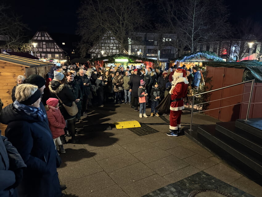 Eindrücke vom Weihnachtsmarkt. Fotos: Gemeinde Karlsbad