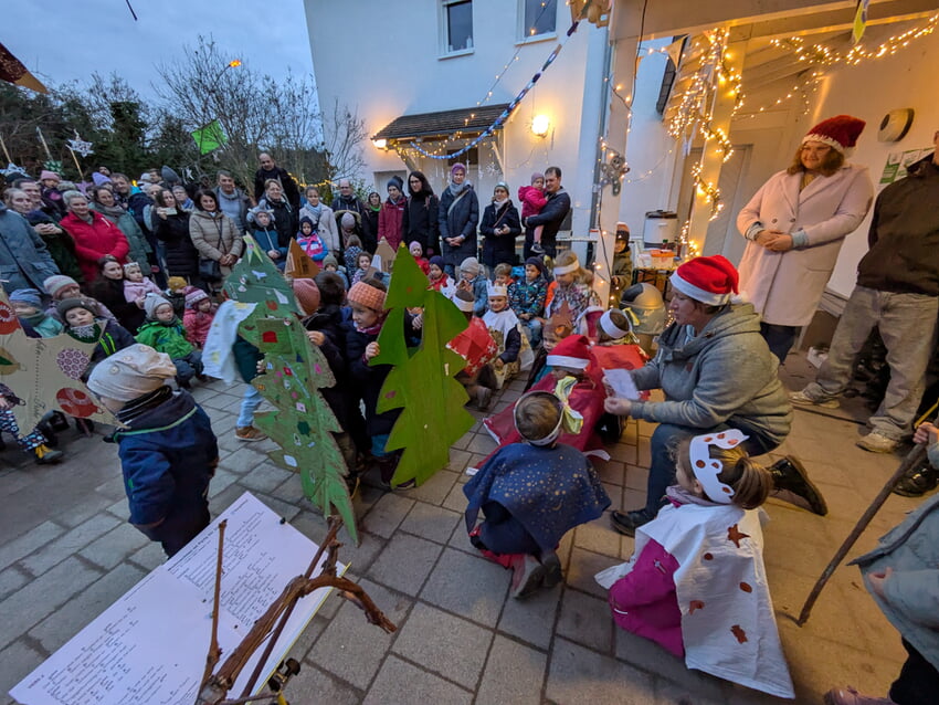 unsere Detektive zeigen ihr Tannenbaumspiel
