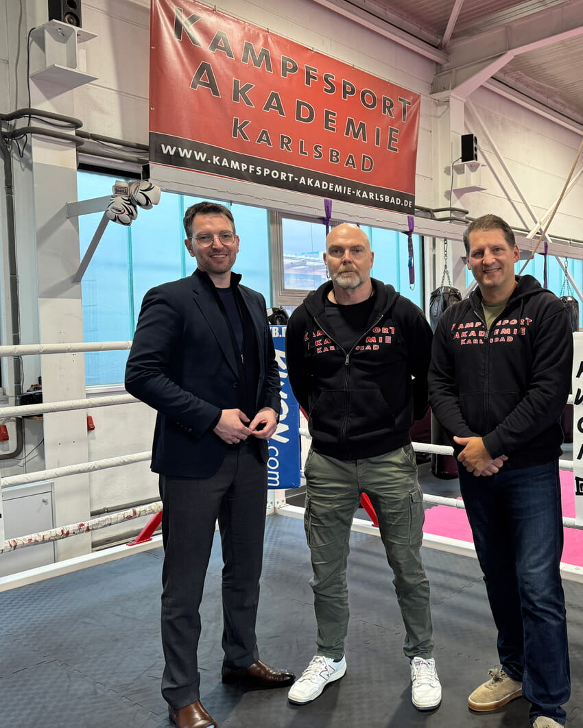 B&uuml;rgermeister Bj&ouml;rn Kornm&uuml;ller zusammen mit Dirk Effenberger und Ramin Abtin | Foto: Gemeinde Karlsbad