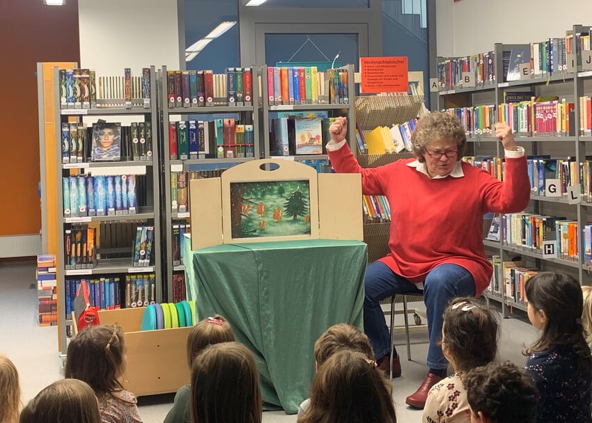 Unsere Vorlesepatin Gisela liest "Das Tännchen Felix"