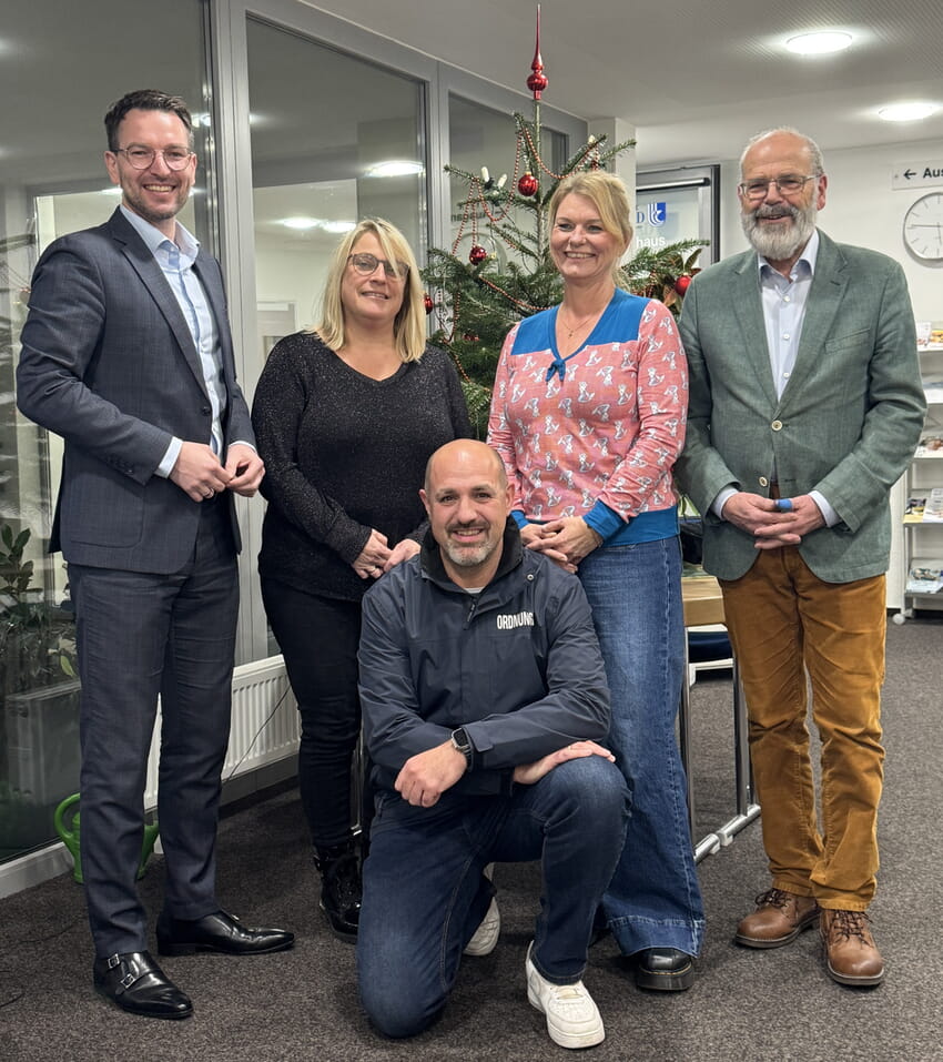 Das Bewertungsteam mit Bürgermeister und Marktmeister. Nicht auf dem Bild: Simone Rausch und Karl-Heinz Ried. Foto: Gemeinde Karlsbad