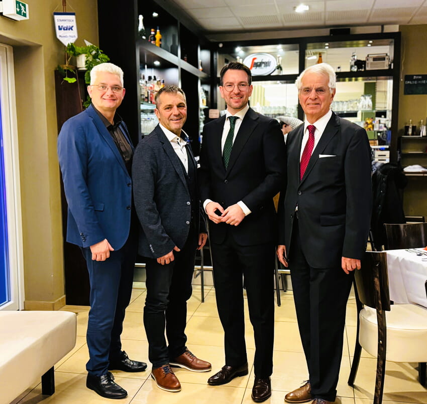 V.l. Ragnar Watteroth – Stiftungsvorsitzender, Bernd Künzler – 2. Vorstand, Björn Kornmüller – Stiftungsratsvorsitzender und Bürgermeister sowie Hans Peter Dufner – erster Stiftungsvorsitzender. Fotos: Gemeinde Karlsbad