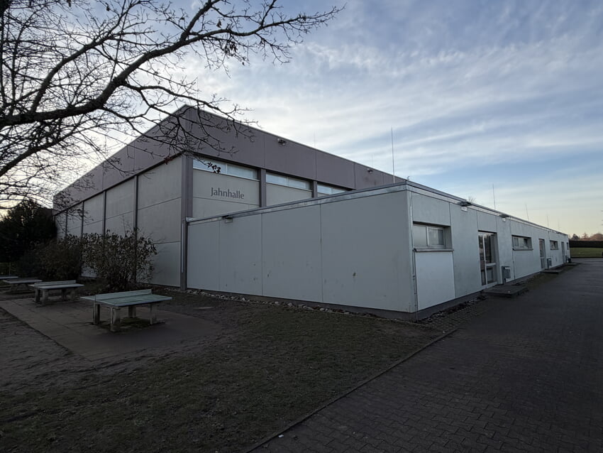 Die Jahnhalle ist sanierungsbed&uuml;rftig. F&uuml;r den Sanierungsplan gab es jetzt gr&uuml;nes Licht. Foto: Gemeinde Karlsbad