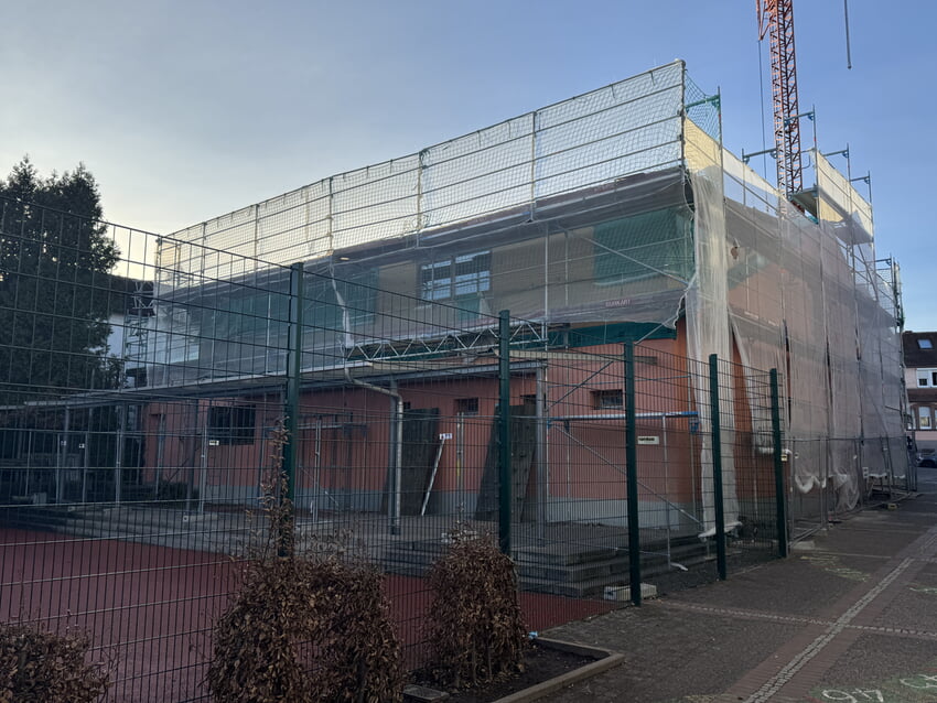 Schneller als geplant laufen die Arbeiten Ausbau Schulkindbetreuung an der Grundschule Langensteinbach. Foto: Gemeinde Karlsbad
