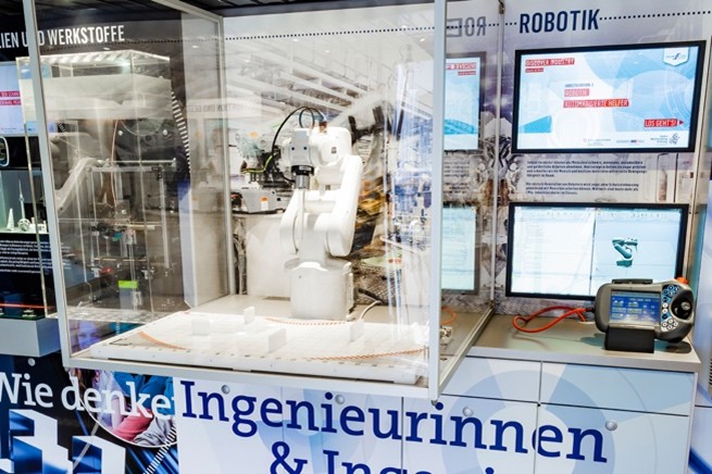 Arbeitsstation 5: Robotik, Bildquelle: (c) Baden-W&uuml;rttemberg Stiftung GmbH 2023