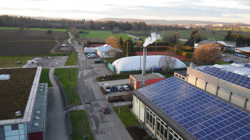&nbsp;Die Heizungsinfrastruktur im Schulzentrum ist in die Jahre gekommen und muss teilweise verbessert werden. Im Bild ist die Heizzentrale zu sehen. Luftbild Pintilie &nbsp;