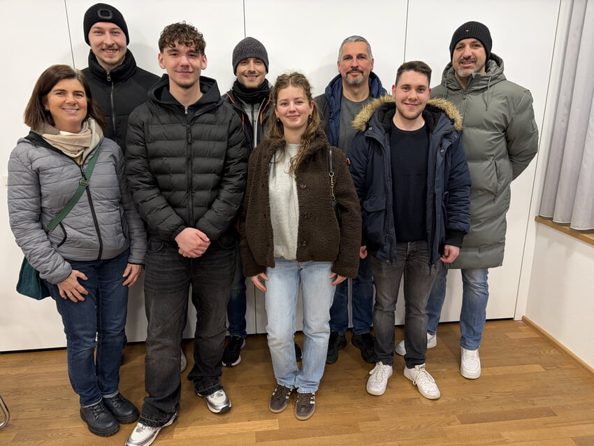 Testk&auml;uferin/Testk&auml;ufer und Vertreterin Landratsamt, Polizeiposten Albtal, Ordnungsamt und Vollzugsdienst der Gemeinde beim Start im Neuen Rathaus