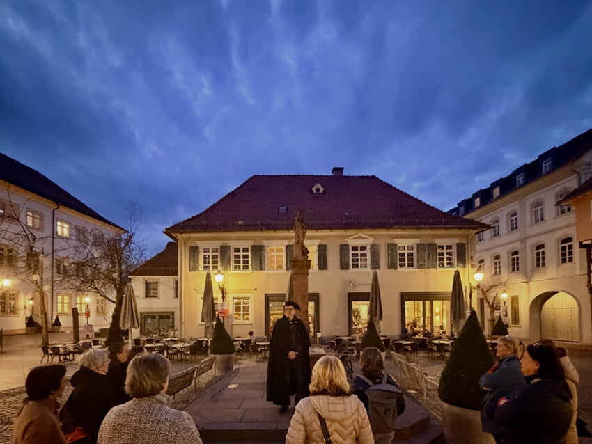 Nachtw&auml;chterf&uuml;hrung in Ettlingen zum Abschluss des Powerfrauen-Tages.