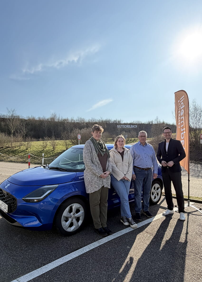 V.l. Inga Klatt & Lara Vetter beide von stadtmobil Carsharing, Ortsvorsteher Michael Wenz und B&uuml;rgermeister Bj&ouml;rn Kornm&uuml;ller. Foto: Gemeinde Karlsbad