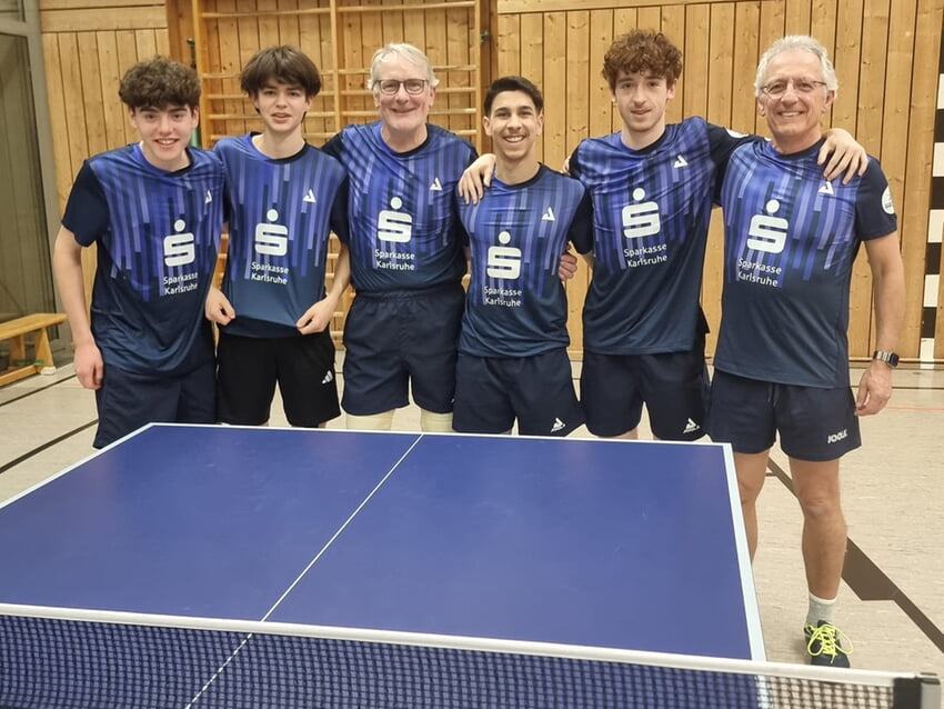 E4 Aufsteiger 2026! v.l. Paul Kreiser, Maik Leonhardt, Peter Elze, Onur Stoyanov, Maximilian Hupfer, Ludwig Neer. Es fehlen Lennard R&uuml;tten sowie G&uuml;nter Seitz.