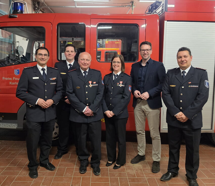 Die Geehrten mit der Auerbacher und Karlsbader F&uuml;hrung und B&uuml;rgermeister Kornm&uuml;ller