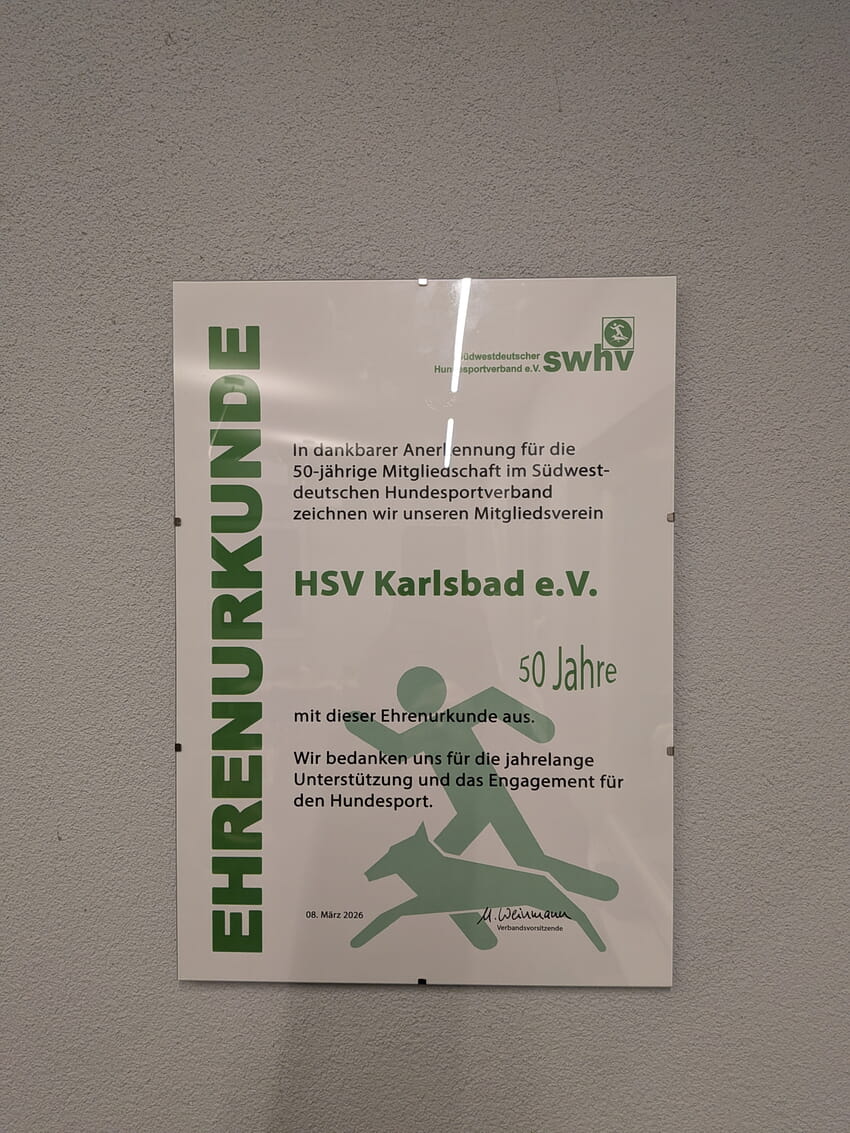Die Urkunde hat inzwischen einen gut sichtbaren Platz in unserem Vereinsheim gefunden und erinnert dort an die lange Verbundenheit mit dem swhv.
