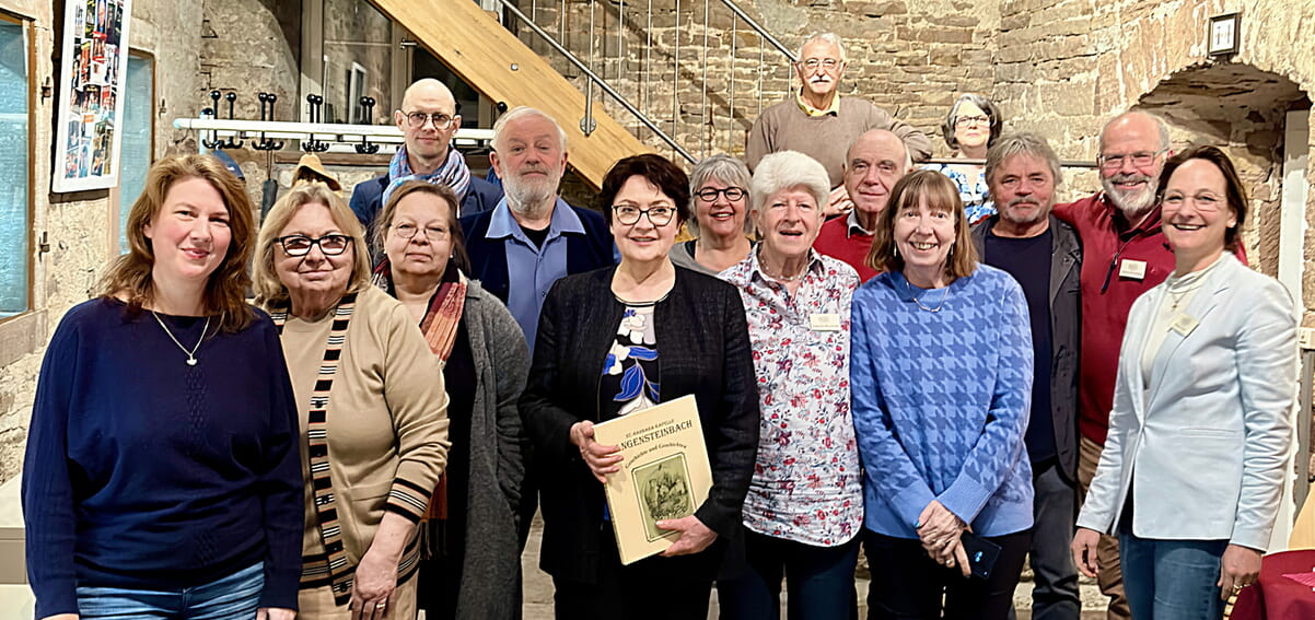 Die "Netzwerker" mit Ihren G&auml;sten: Ganz links Veronica Kerber, Vorsitzende des Vereins "Unsere Sprachheimat" und in der Mitte des Bildes Barbara Saebel, Vorsitzende des Dachverbandes "denkmalnetz BW".