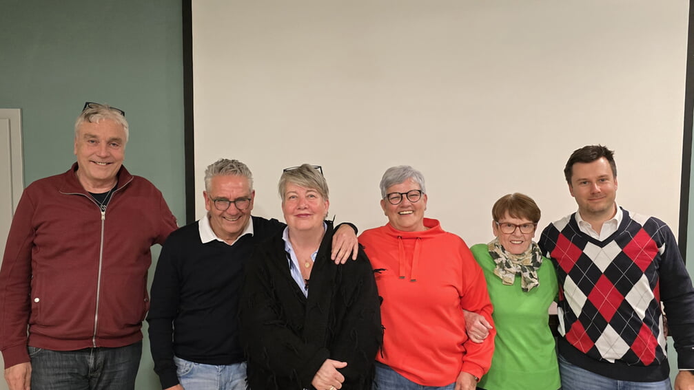 Die geehrten Mitglieder (v. l. n. r.) Michael Eisele, Stefan Portmann, Sylvia Roth-Nonnenmacher, B&auml;rbel Scheeder, Mechthild Soulier und 1. Vorsitzender Tobias Klumpp