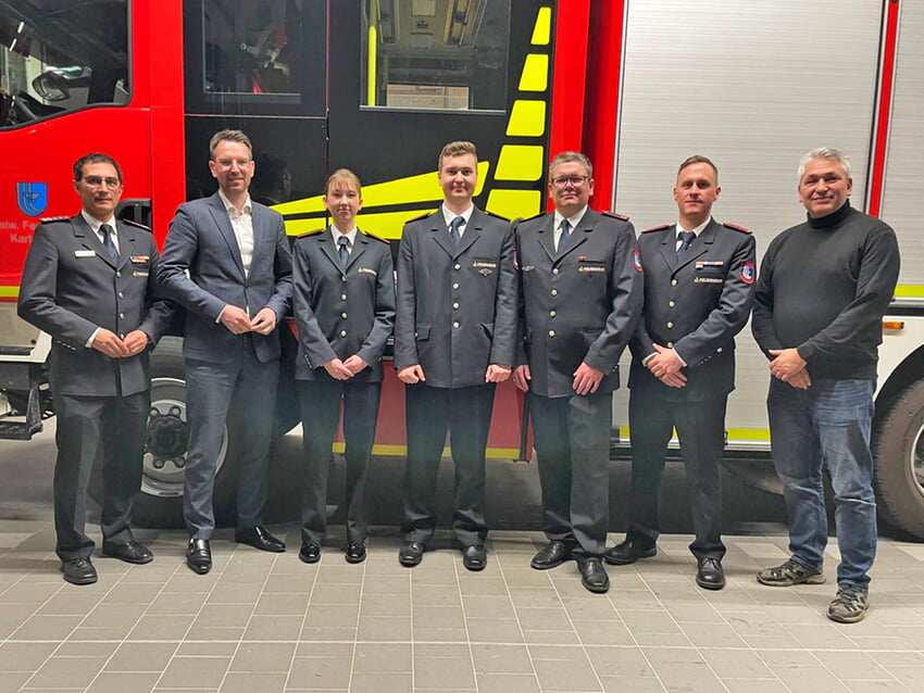 v.l. Kommandant Fuhr, B&uuml;rgermeister Kornm&uuml;ller, Jasmin Speck, Dennis Dietz, stv. Abt. Kommandanten Dann und Fundinger, Ortsvorsteher Nowotny