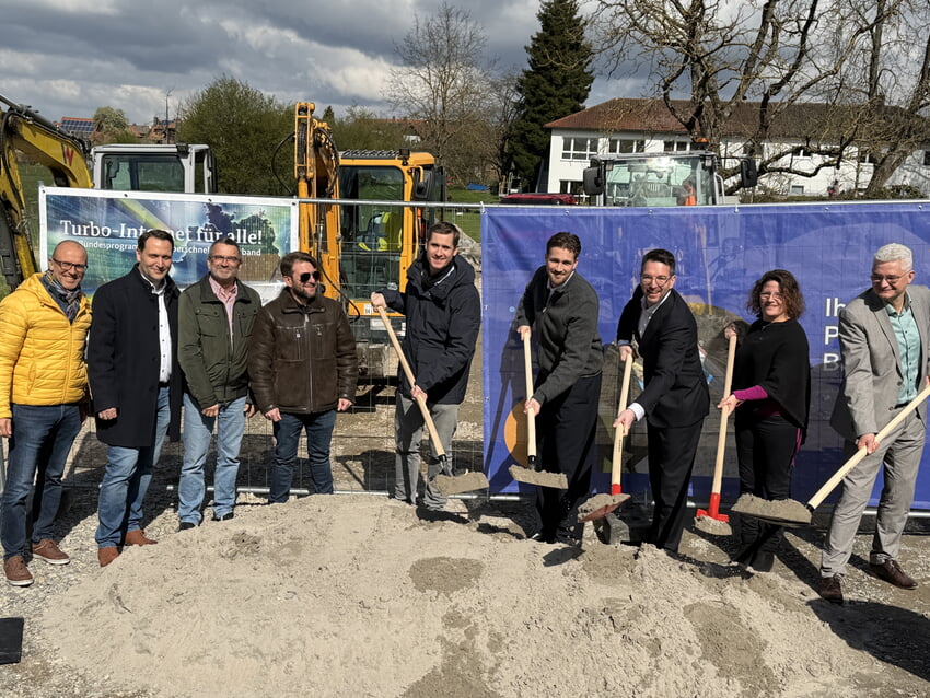 Spatenstich für den geförderten Breitbandausbau in Karlsbad-Spielberg. Foto: Gemeinde Karlsbad