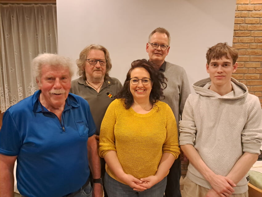 Der neu gewählte Vorstand (von links nach rechts): 1. Vorsitzender Manfred Köhler, 2. Vorsitzender Jürgen Utz, Kassenwartin Anja Ugi, Schriftführer Oliver Elsässer, Beisitzer Ben Zubke. Ebenfalls als Beisitzer gewählt wurden Peter Bauer, Benjamin Brummund und Bernd Rudisile