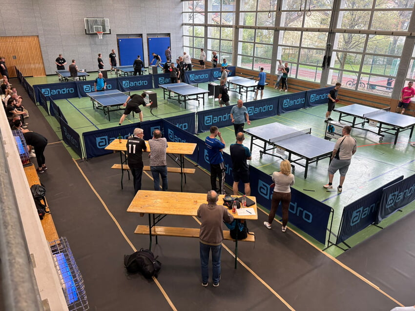 Hochbetrieb in der Wasenhalle beim 4. Ittersbacher Tischtennis-Hobbyturnier
