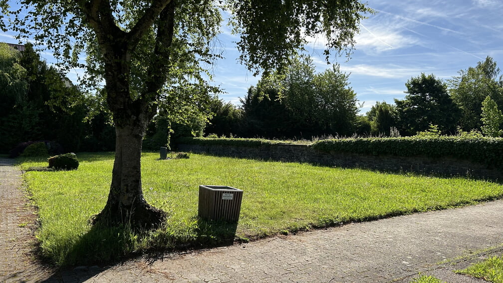 Archivfoto Gemeinde Karlsbad vom Friedhof Spielberg &ndash; Bereich geplantes Hochgrabfeld