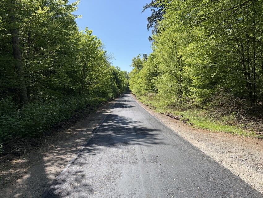 Ende April ist die Alte Ittersbacher Stra&szlig;e bereits saniert worden. Fotos: Gemeinde Karlsbad
